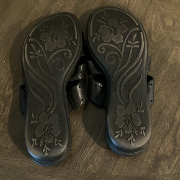 9.5 MED EASY STREET BLACK & TAN & RHINESTONE SANDALS - Picture 4 of 5